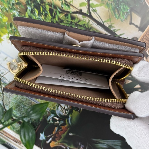 SOLD๐ Coach X Peanuts Snap Wallet In Signature Canvas With Snoopy Print CBN32 - Picture 14 of 15